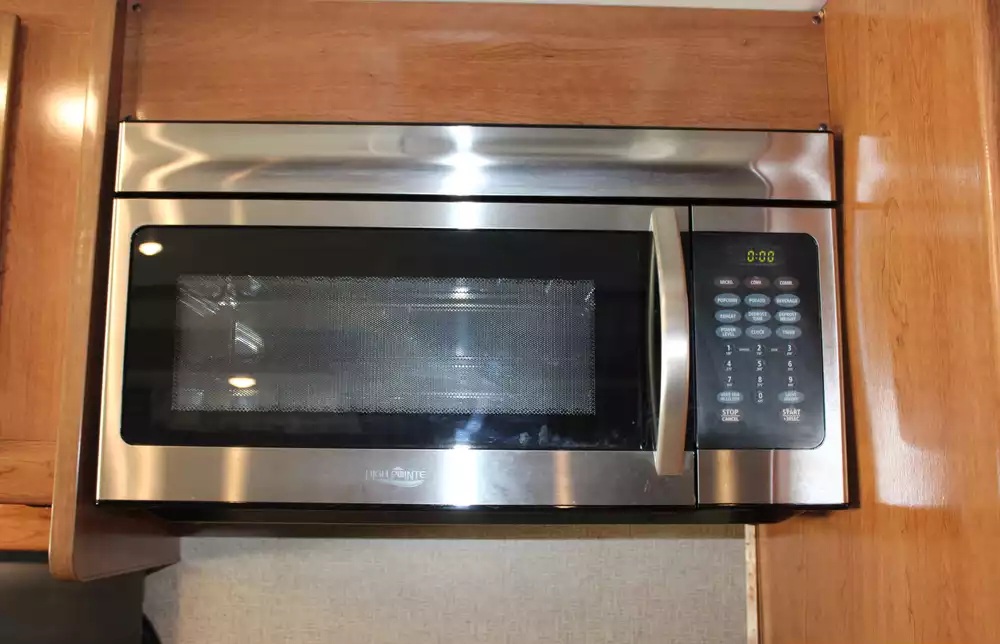 2018 Fleetwood Bounder 36D - Image 16