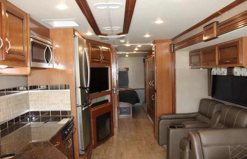 2018 Fleetwood Bounder 36D - Image 18