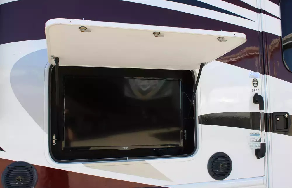 2017 Thor Chateau Super C 35SF - Image 51