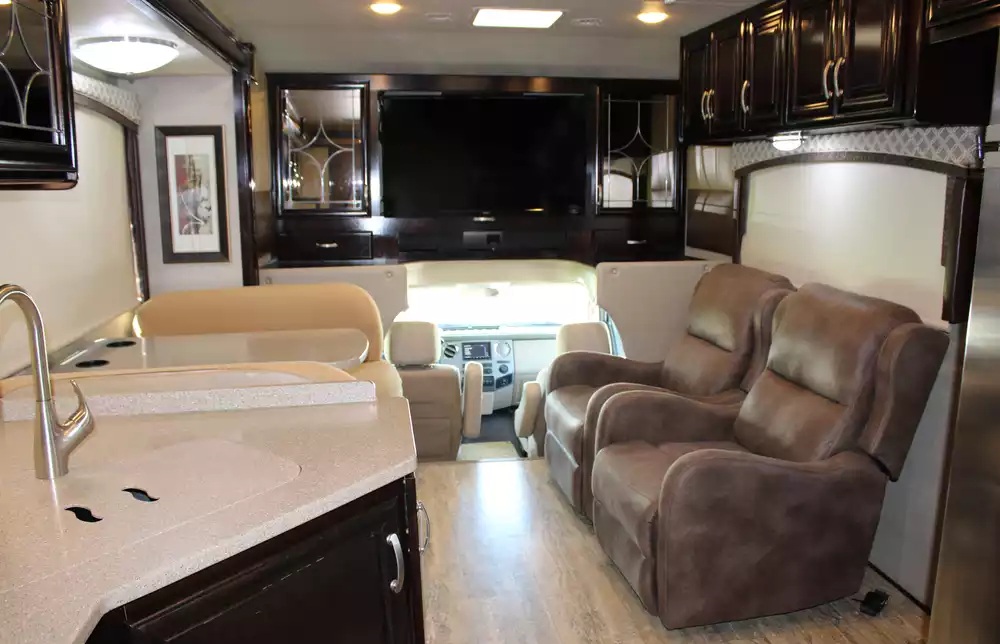 2017 Thor Chateau Super C 35SF - Image 52