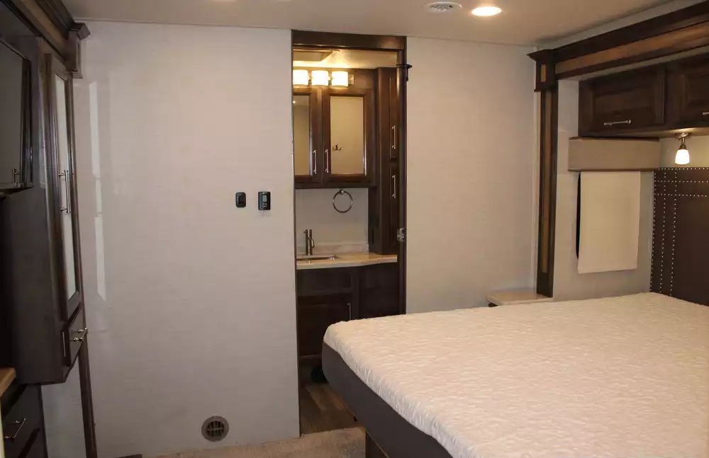 2019 Entegra Coach Emblem 36T - Image 8