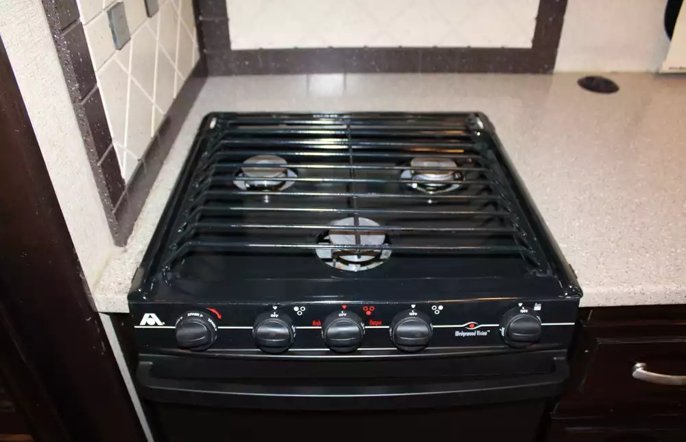 2017 Thor Chateau Super C 35SF - Image 4